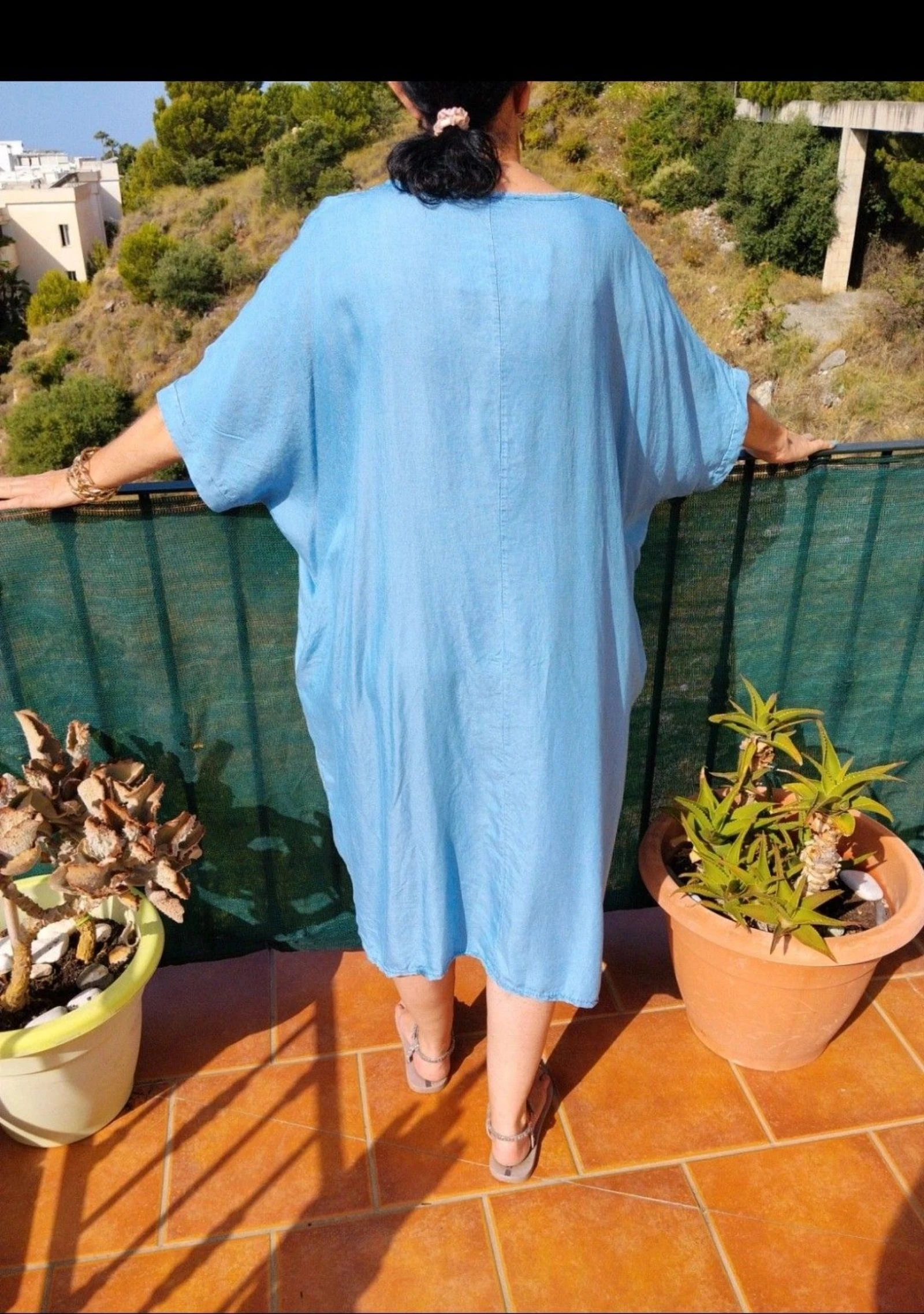 Vestido de verano con inscripciones y bolsillos nuevo sin estrenar  – photo 4